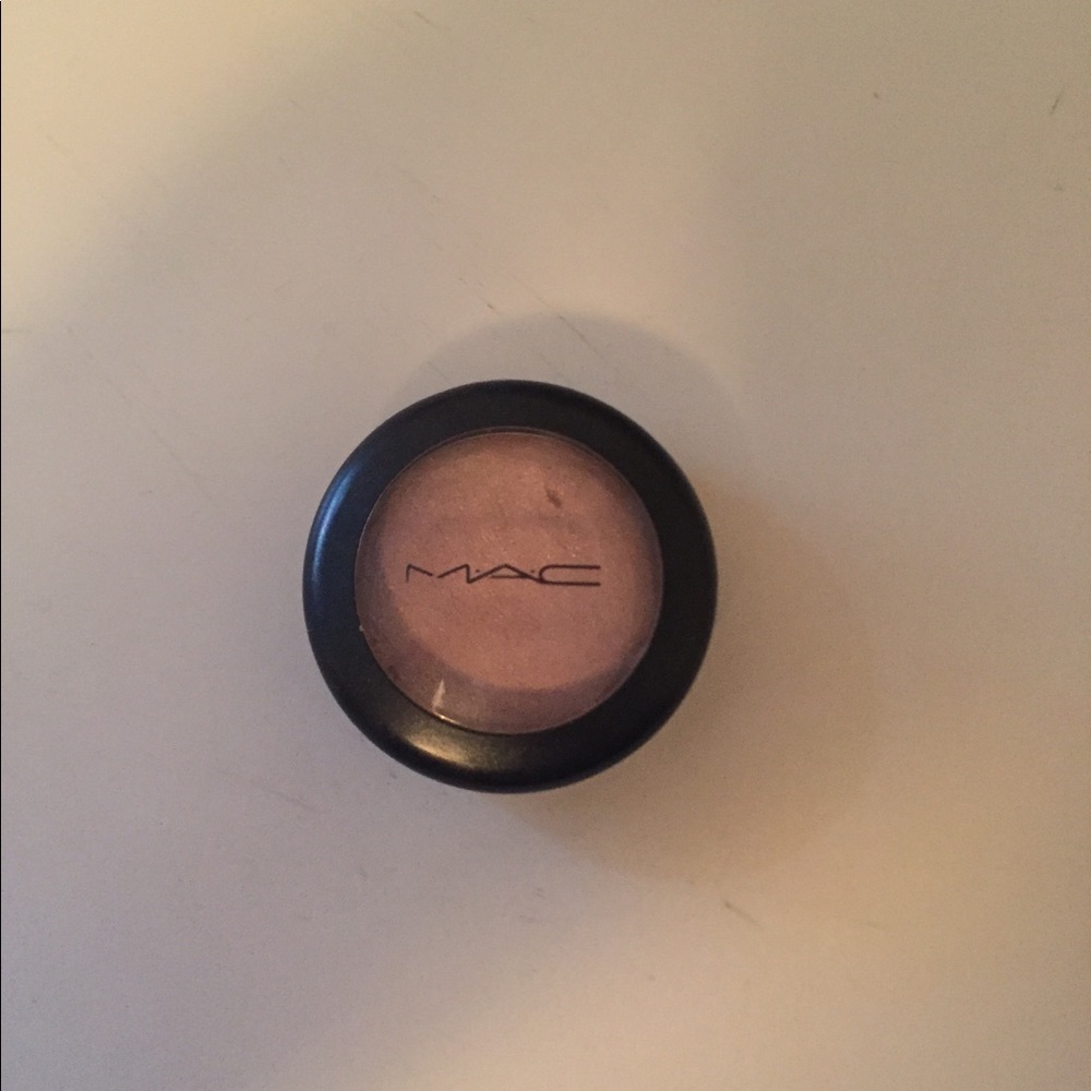 MAC Cosmetics Cream Colour Base — SHELL